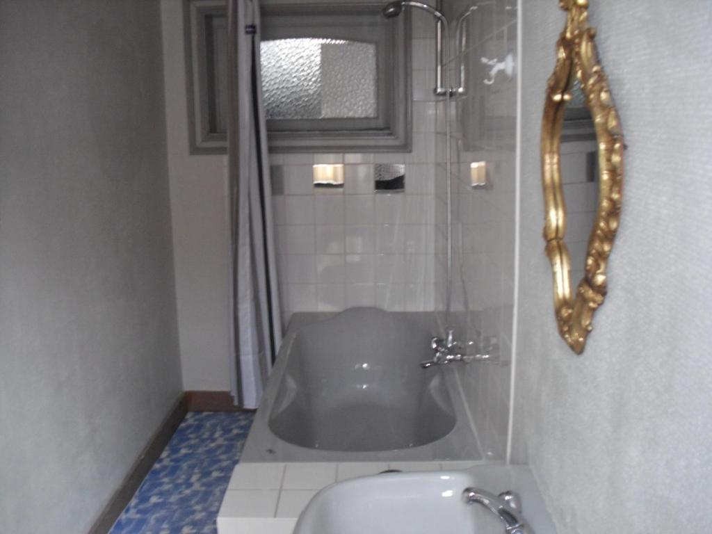 ホテル B＆B アウデ ハウトマルクト イープル 部屋 写真